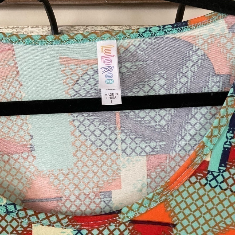 LuLaRoe Geometrical Patterns scoop neck long Tshirt - perfect with leggings - Picture 5 of 8